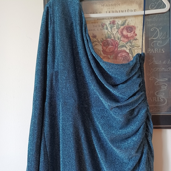 Blue dress, long with shimmer and one shoulder, side zipper with slit on side. - Picture 2 of 6